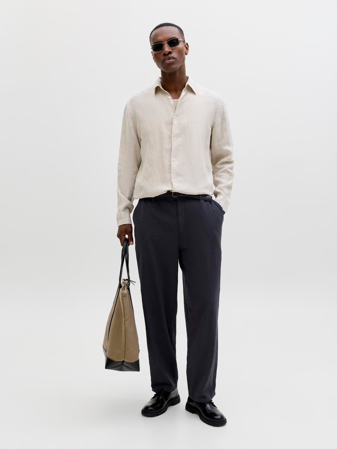 model_shot-front_full